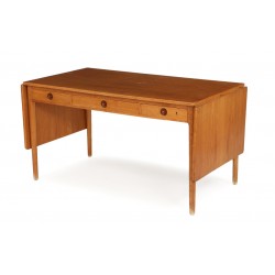 Hans J Wegner AT-305 Freestanding desk, front with three drawers, oak wood Hans J Wegner AT-305 Freestanding desk, front with three drawers, oak wood