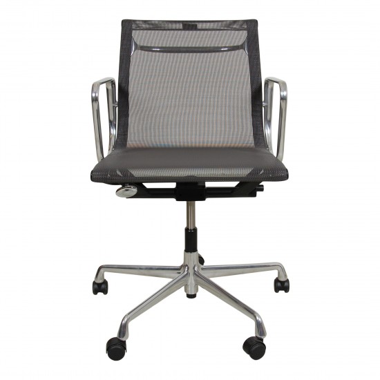 Charles Eames Ea-117 office chair with Grey net