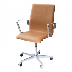 Arne Jacobsen (1902-1971), office chair, model 3273 'Oxford' with medium high back and natural leather Arne Jacobsen (1902-1971), office chair, model 3273 'Oxford' with medium high back and natural leather