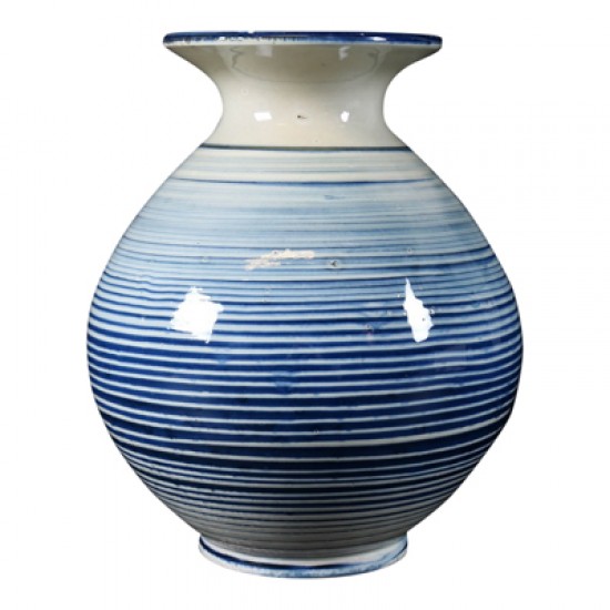 Herman A Kähler Vase af lertøj, dekoreret med spiralmønster i blåt