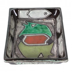 Nils Kähler og Gete Petersen, kvadratisk fad med grå og sort glasur og fiskemotiv Nils Kähler og Gete Petersen, kvadratisk fad med grå og sort glasur og fiskemotiv