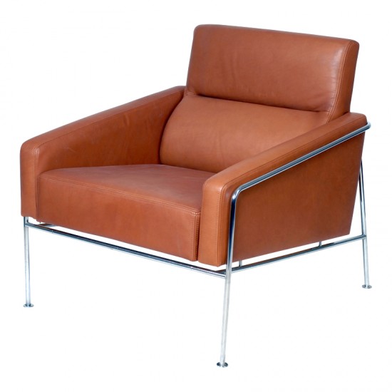 Arne Jacobsen Airport chair with walnut aniline leather