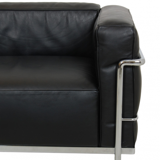 Le Corbusier LC-3 Loungechair in black leather