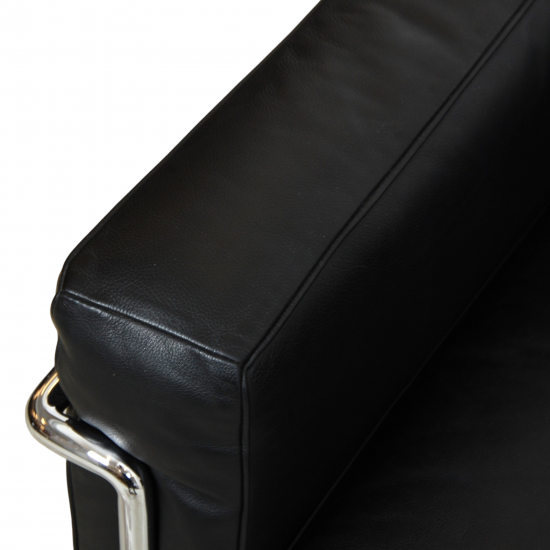 Le Corbusier LC-3 Loungechair in black leather