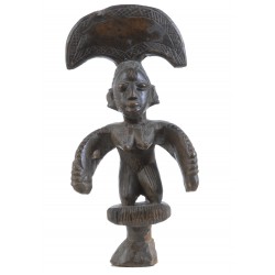 Afrikansk statuette udført i håndskåret træ fra det 19 århundrede Afrikansk statuette udført i håndskåret træ fra det 19 århundrede