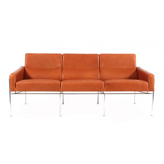 Arne Jacobsen 3pers Airport sofa newly upholstered with cognac aniline leather