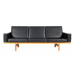 Hans J Wegner 3pers sofa, Ge-236/3 nypolstret i sort bizon læder Hans J Wegner 3pers sofa, Ge-236/3 nypolstret i sort bizon læder