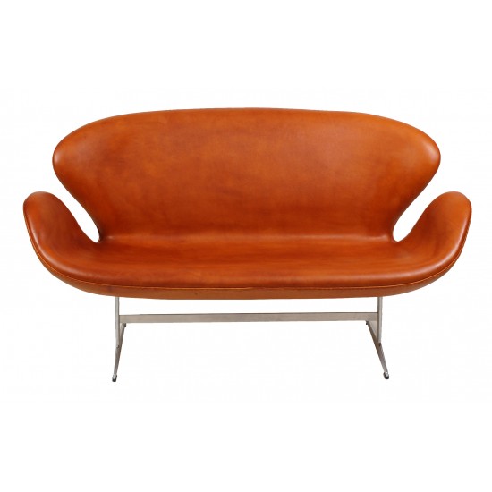 Arne Jacobsen Swan sofa upholstered with patinated cognac aniline leather