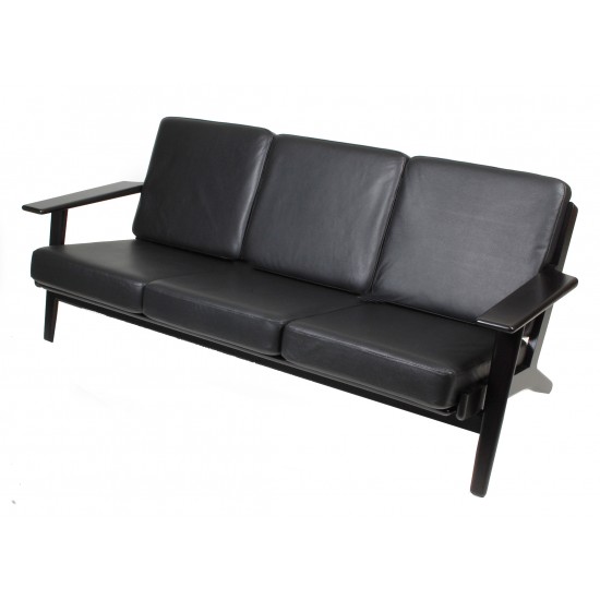 Hans J Wegner 3.pers sofa, GE 290, sort lakeret og nypolstret i sort bizon læder