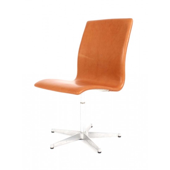Arne Jacobsen oxford stol, nypolstret i cognac anilin læder