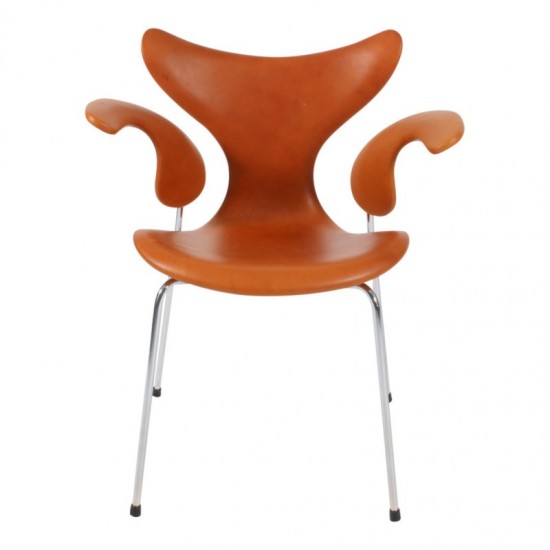 Arne Jacobsen Lily armchair, 3208 newly upholstered with walnut aniline leather